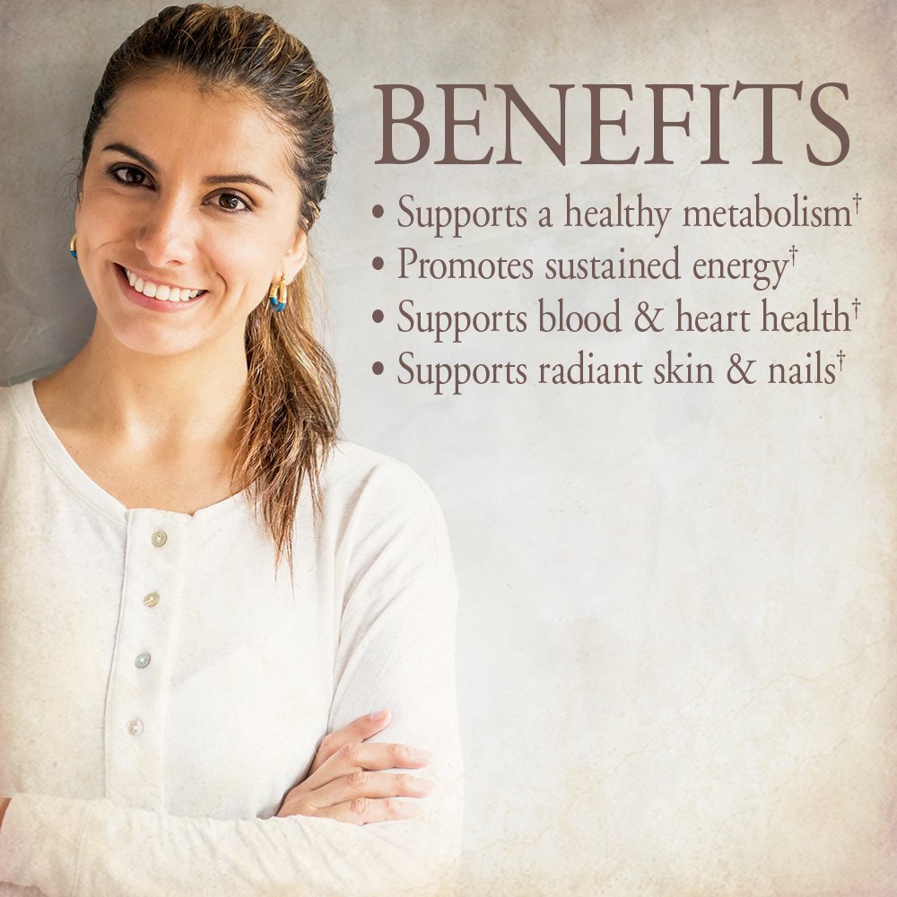 Mujer sonriendo con beneficios del multivitamínico