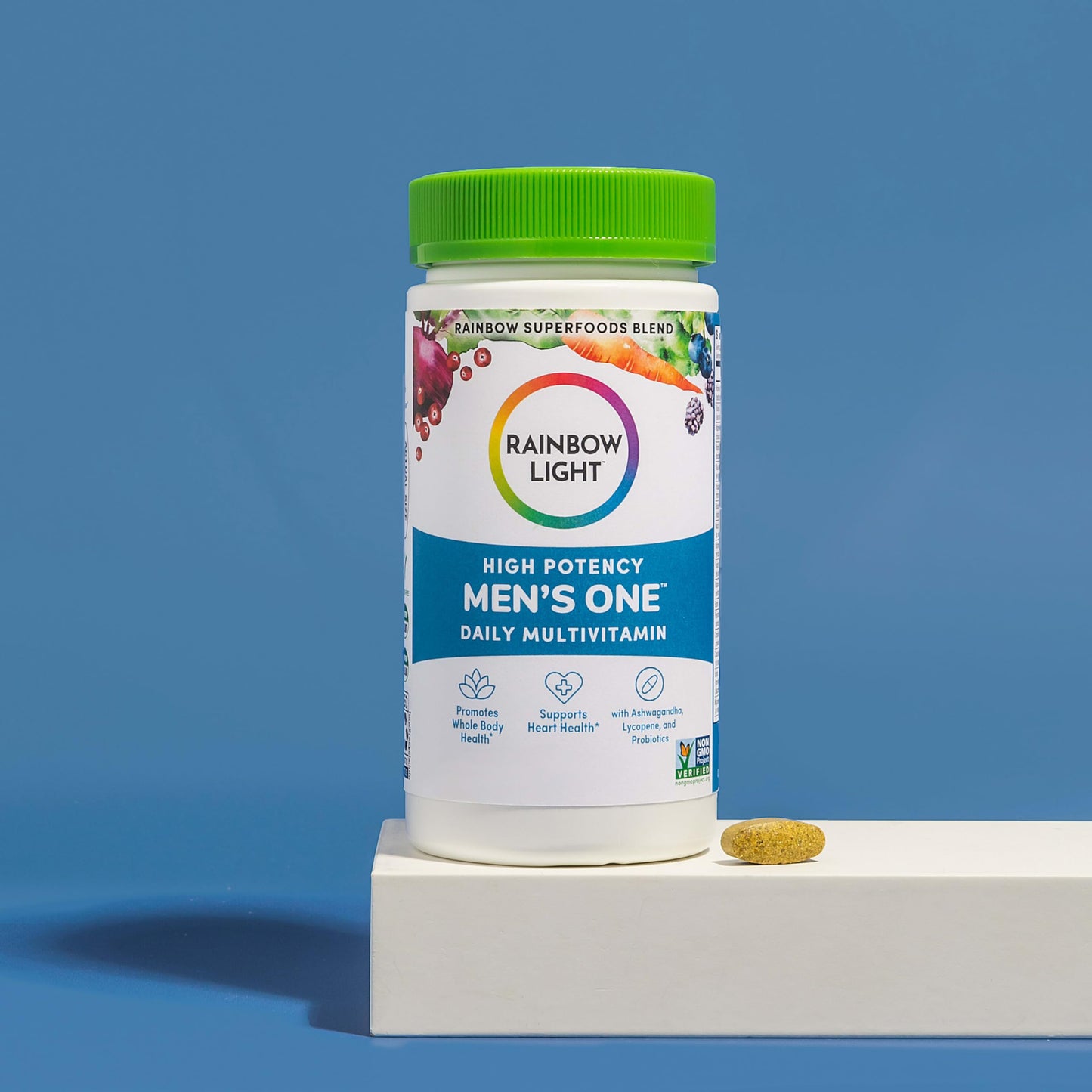 botella del multivitamínico rainbow light sumergido en agua