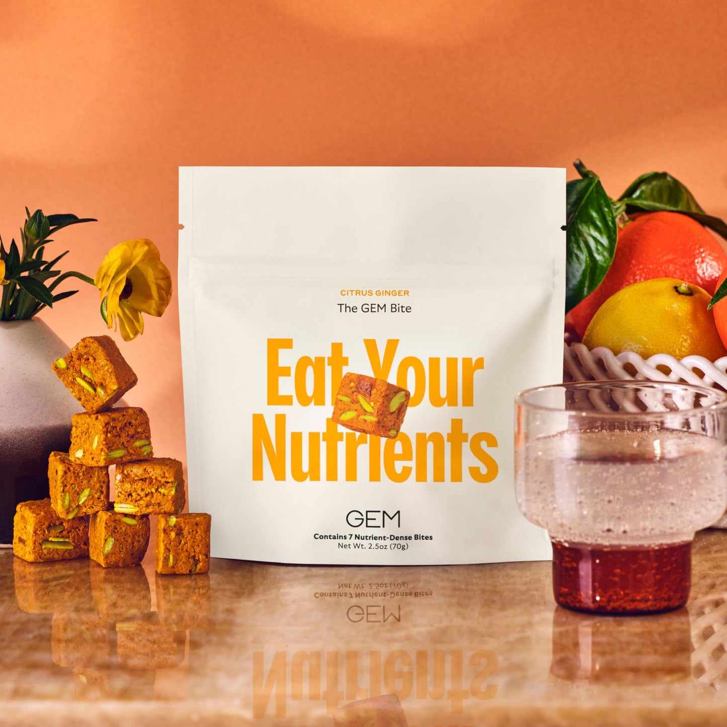 Empaque multivitaminas GEM con fondo naranja