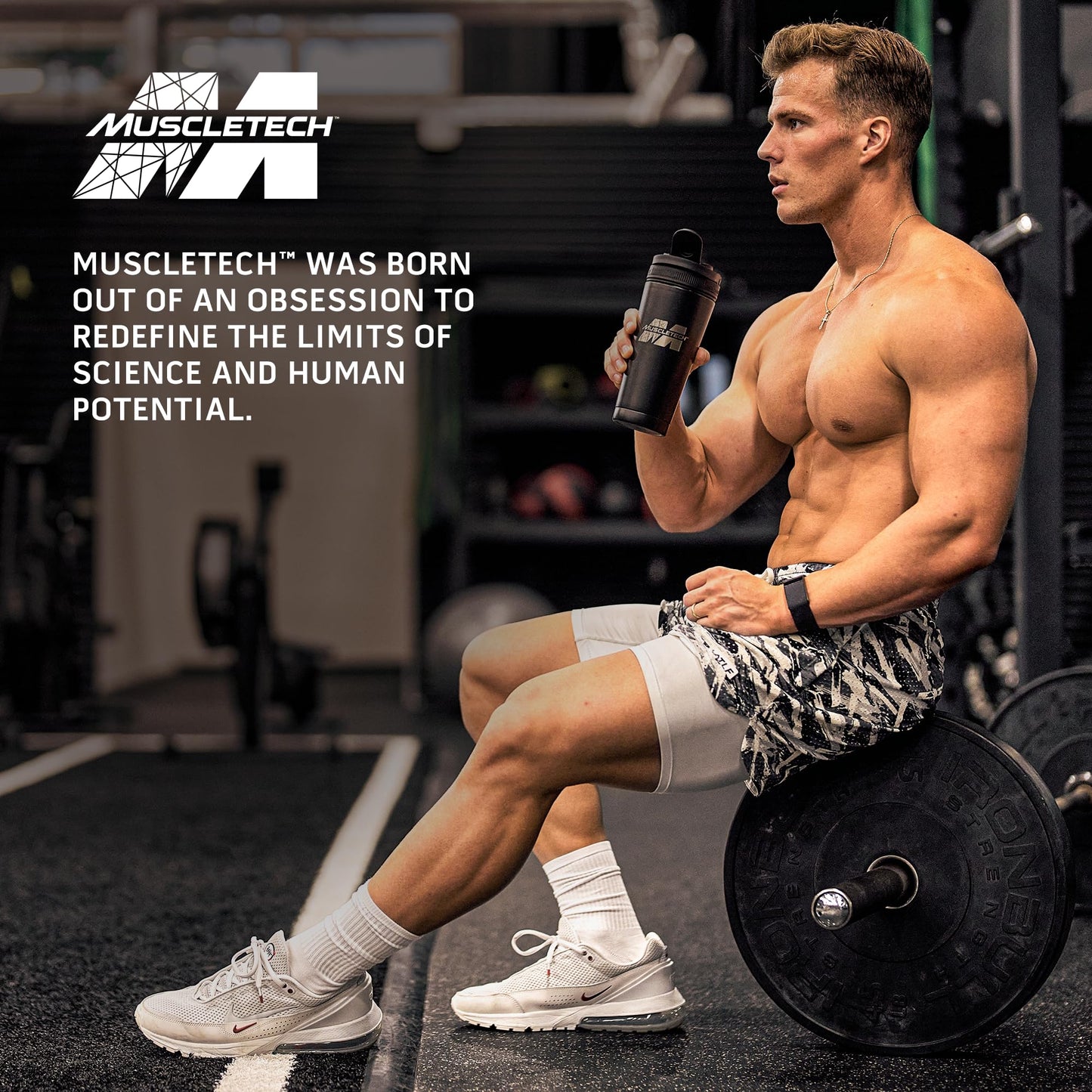 Envase de Muscletech Platinum Multivitaminas con tabletas.