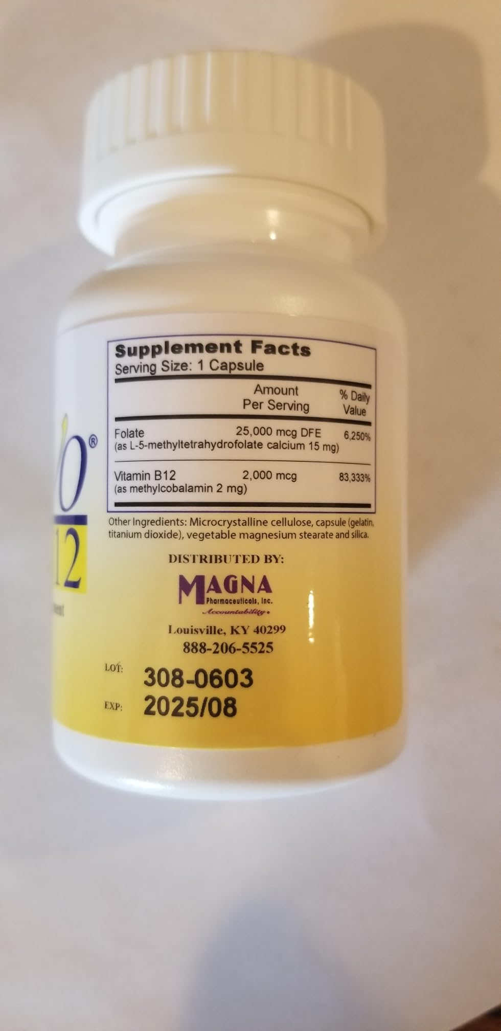 Frasco de cápsulas Denovo Plus B12 para memoria y energía