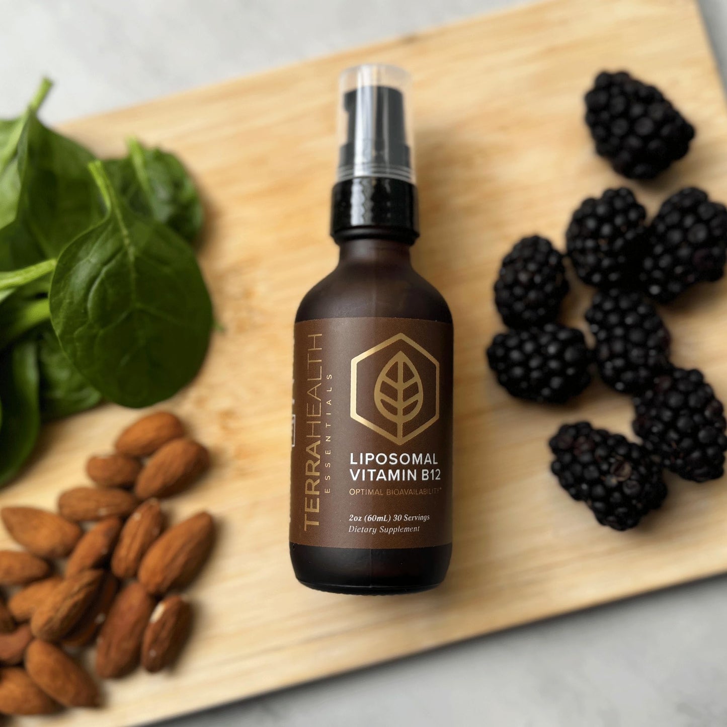 Suplemento B12 liposomal Terra Health Essentials en botella