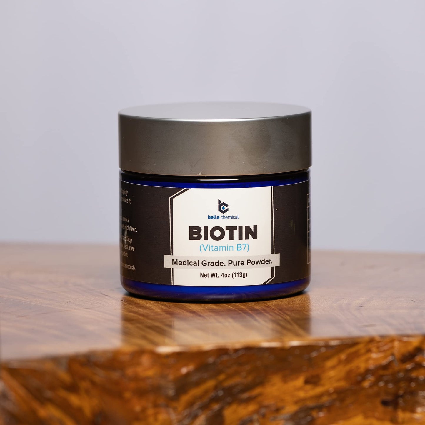 Suplemento de biotina Belle Chemical 113 gramos en frasco resistente