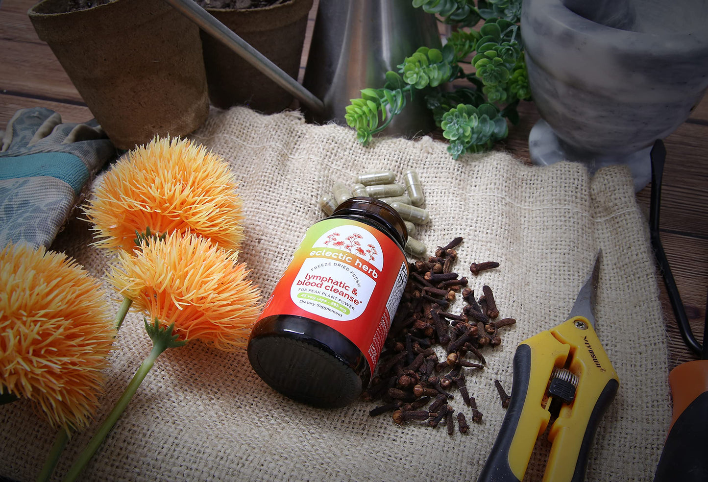 Suplemento Eclectic Lymph & Blood Cleanse en decoración natural
