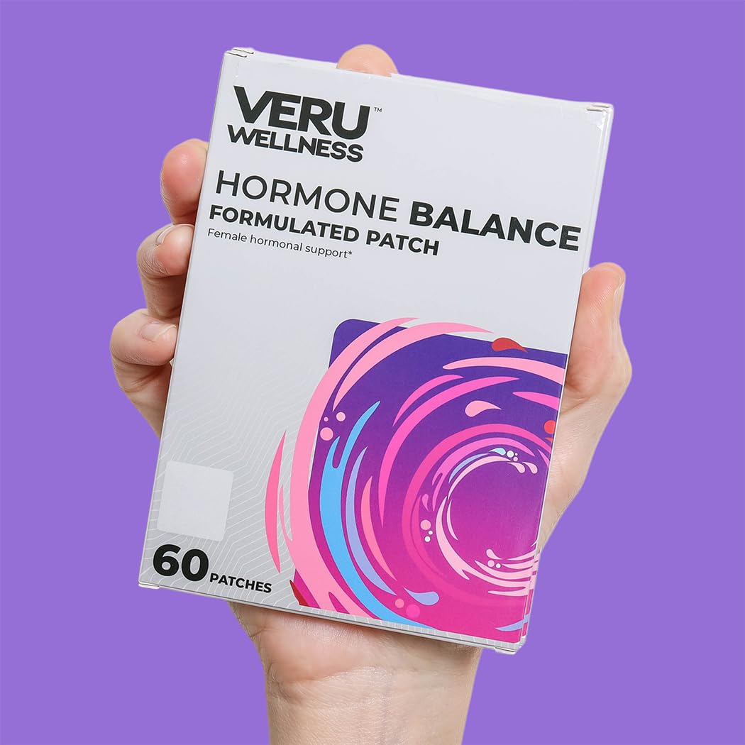 Uso del parche Veru Wellness en hombro para soporte hormonal femenino