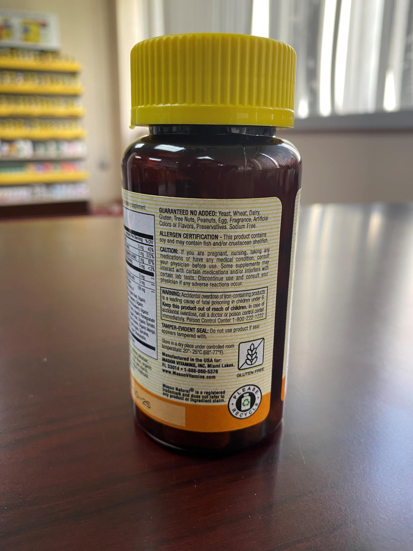 Zona de advertencias en botella de vitaminas