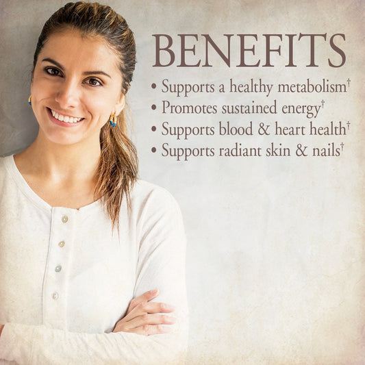 Mujer sonriendo con beneficios del multivitamínico