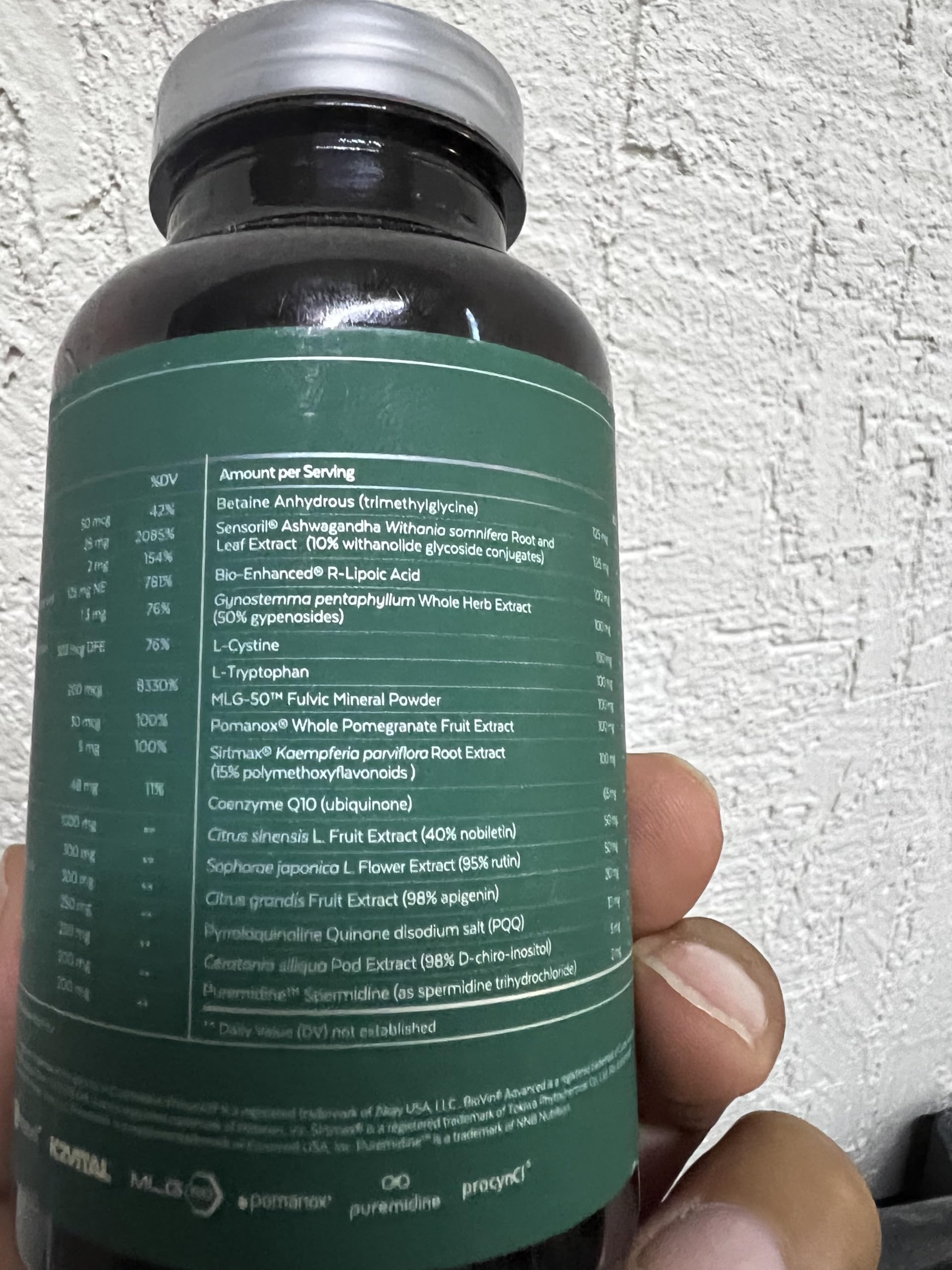 Botella y caja Qualia Life y Senolytic NEUROHACKER COLLECTIVE