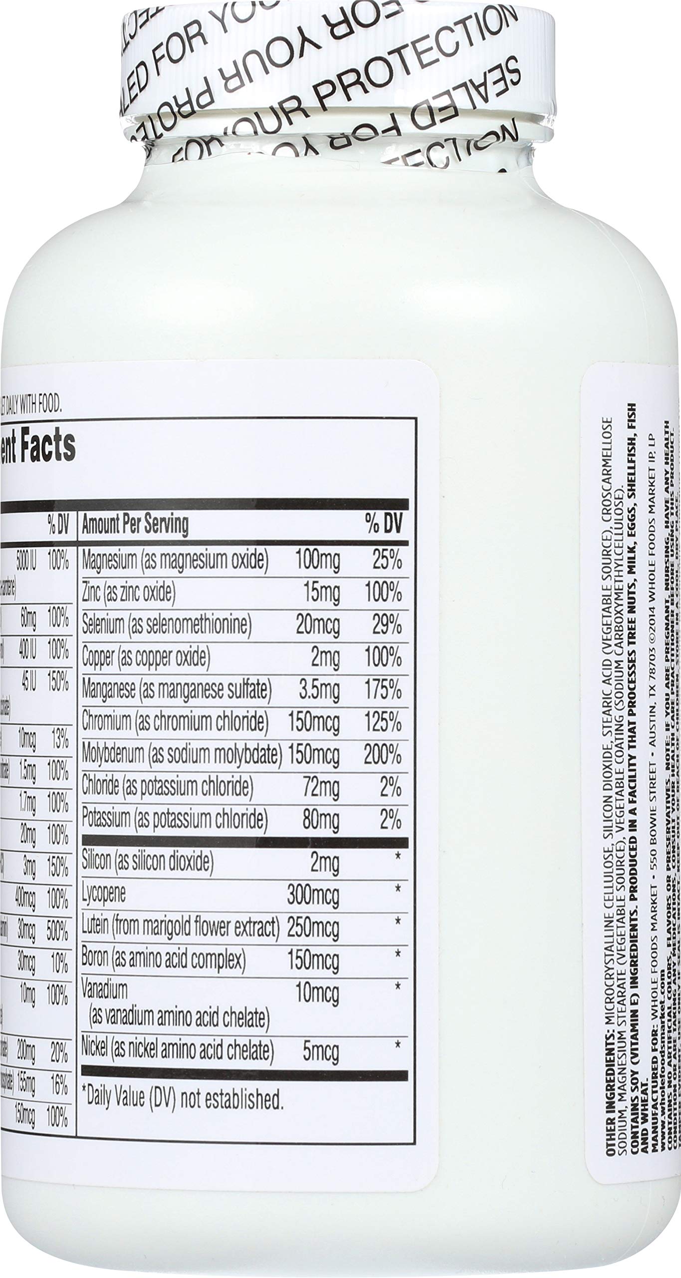 Botella de multivitaminas sin hierro para mayores de 50 en ángulo
