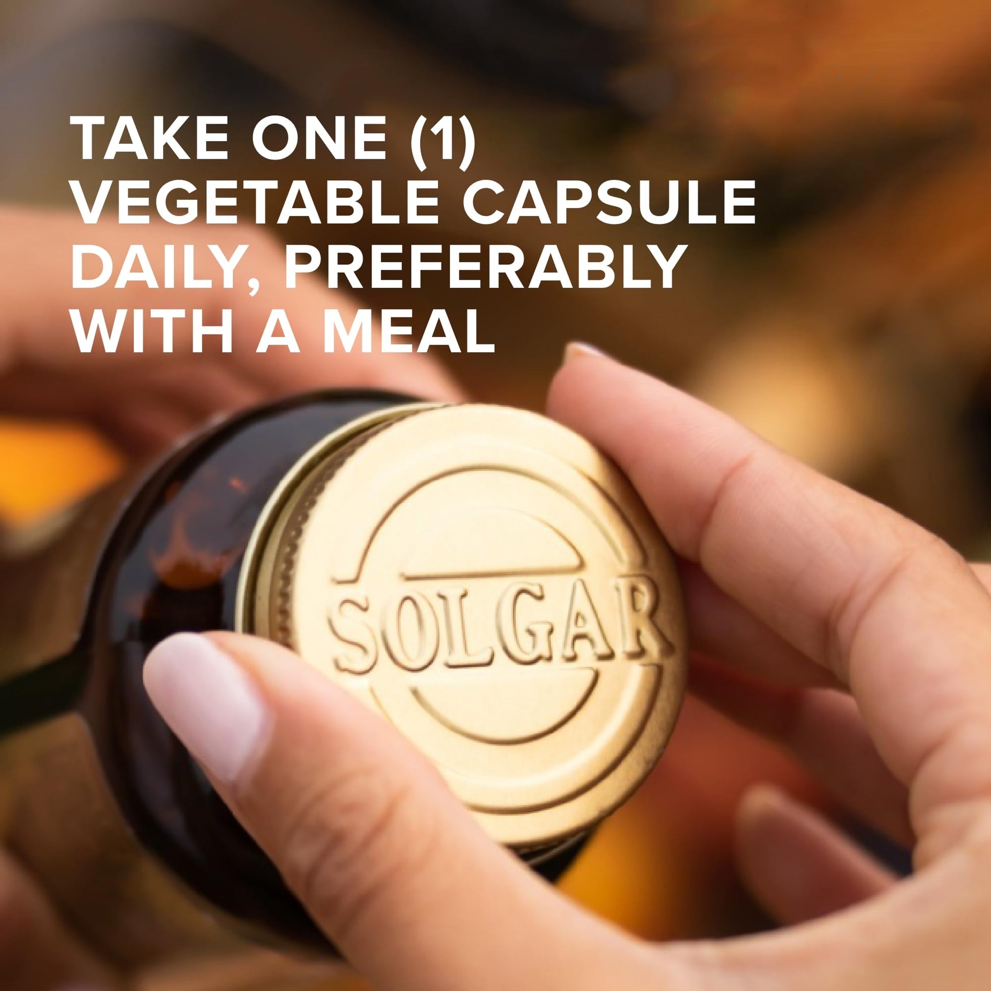 Botella SOLGAR con vitamina D3 5000 IU en cápsulas vegetales fáciles de tragar