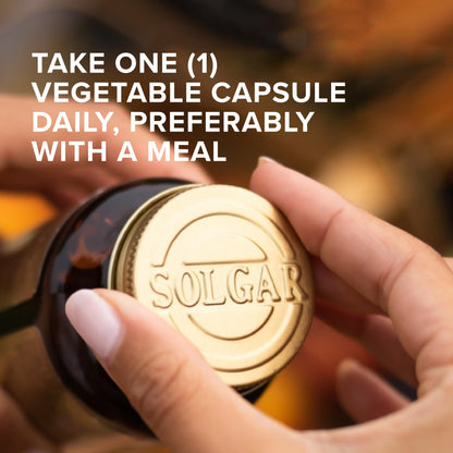 Botella SOLGAR con vitamina D3 5000 IU en cápsulas vegetales fáciles de tragar