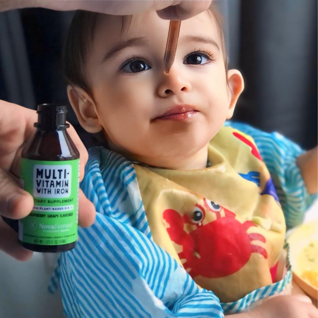 Botella de suplemento líquido multivitamínico