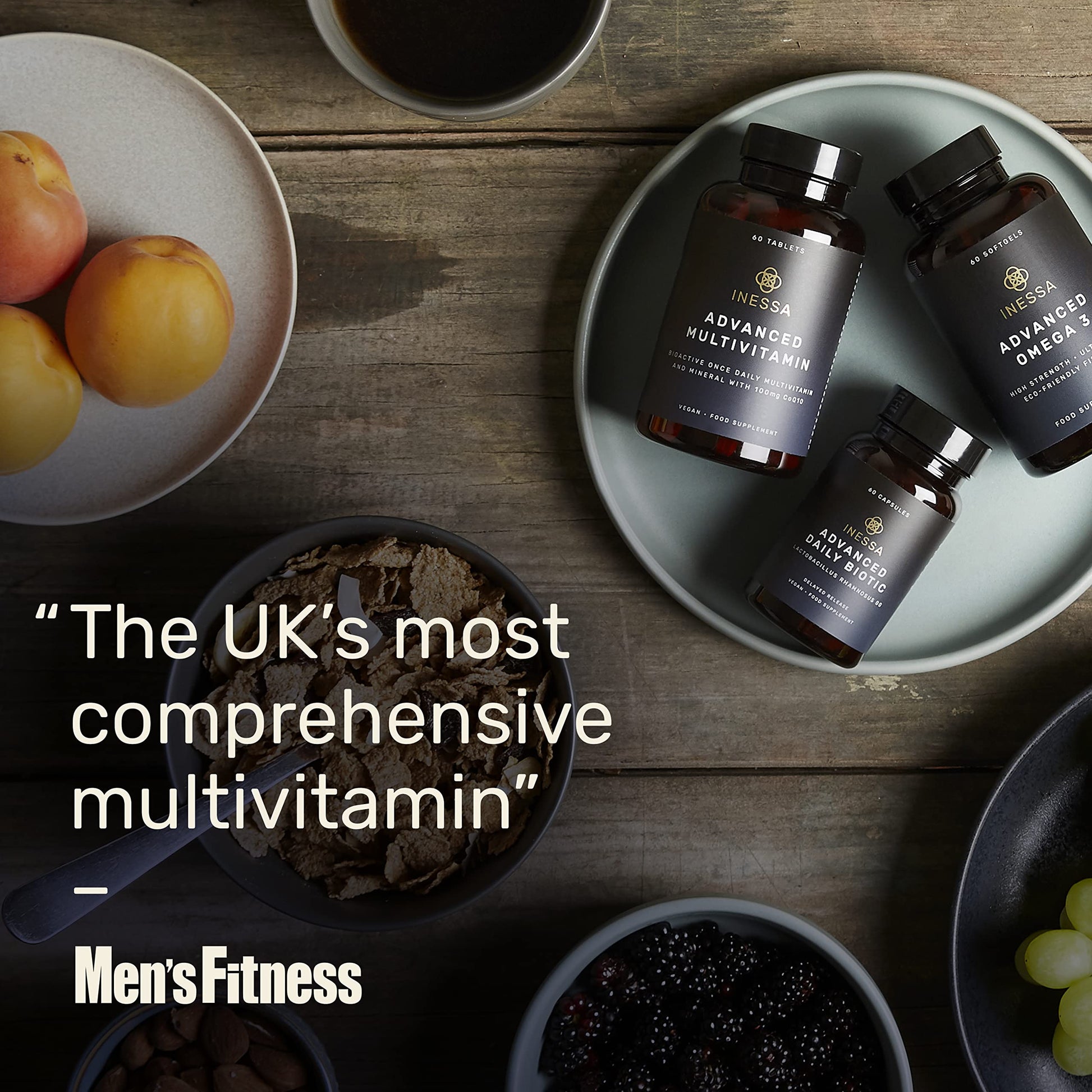 Botellas de multivitamínico Inessa en mesa de desayuno.
