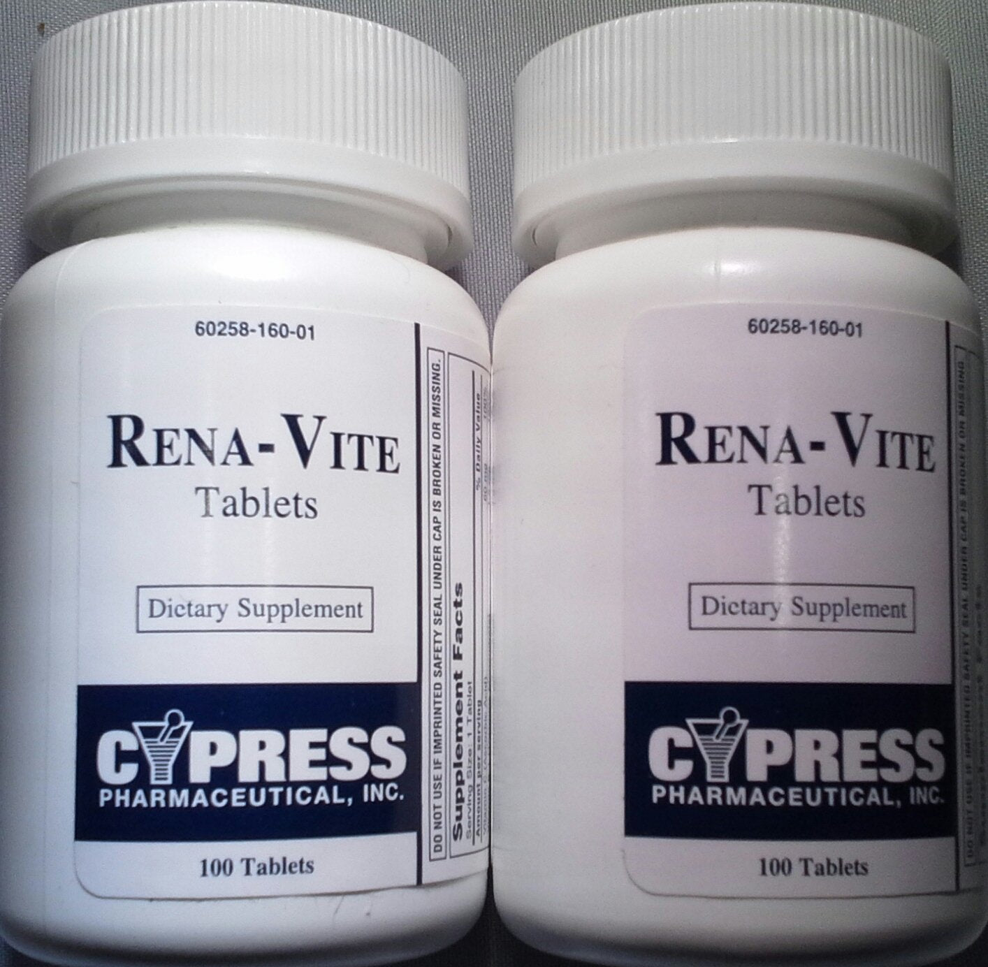 Botellas de tabletas Rena-Vite con vitaminas esenciales
