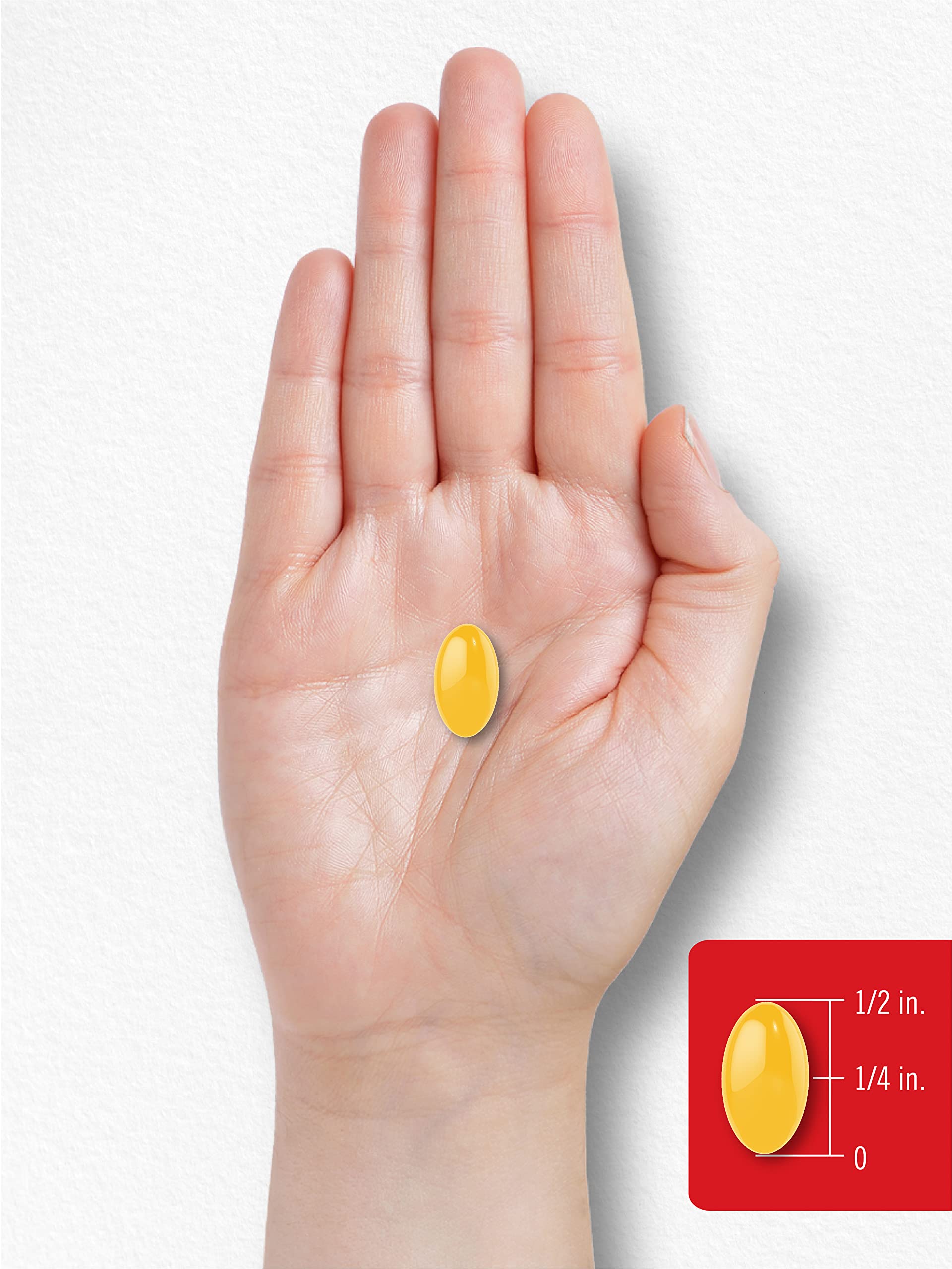Cápsula de Carlyle Vitamina ADK en una mano para medir