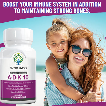 Cápsulas en mano NatureGenX vitamina ADK