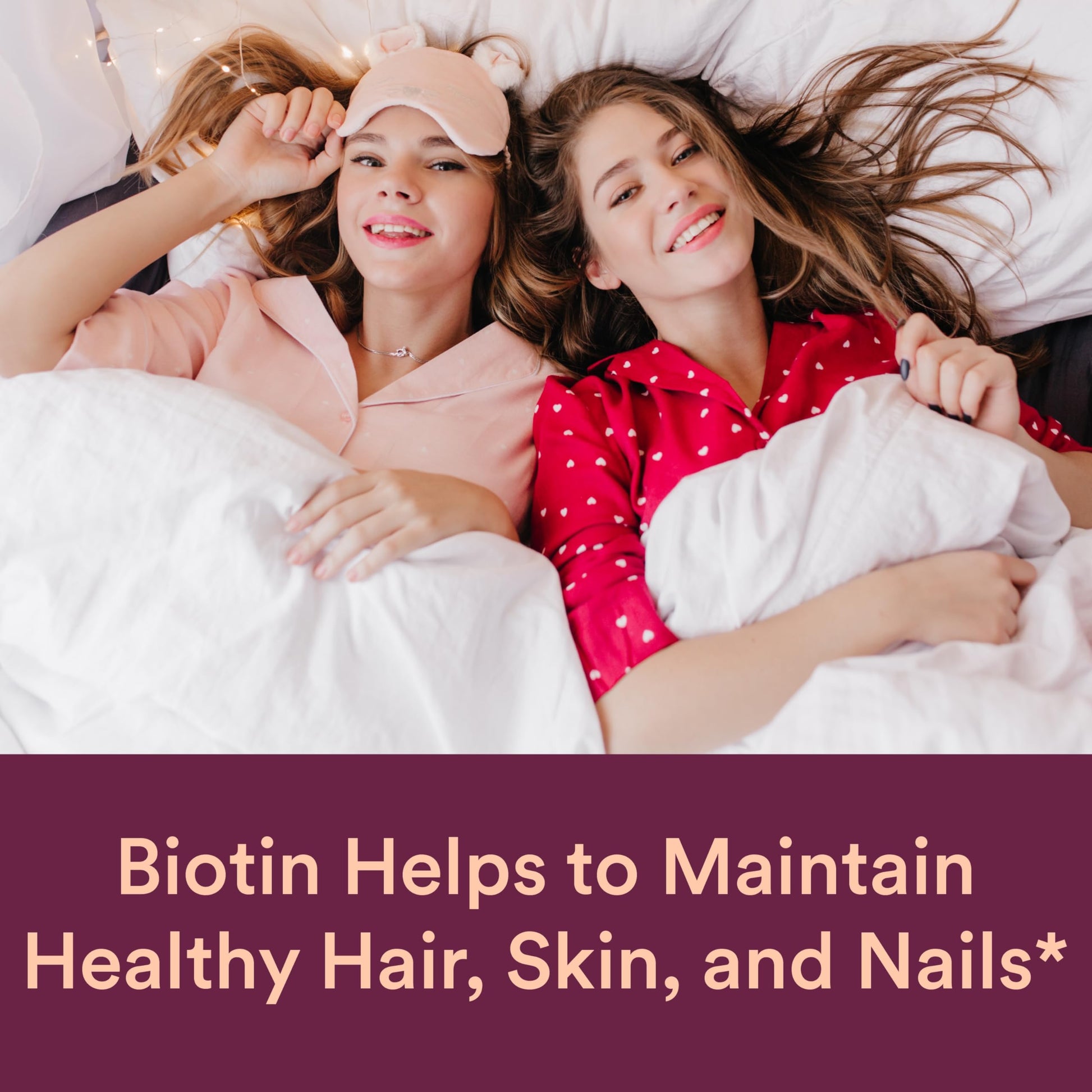 Chicas adolescentes disfrutando gominolas multivitamínicas