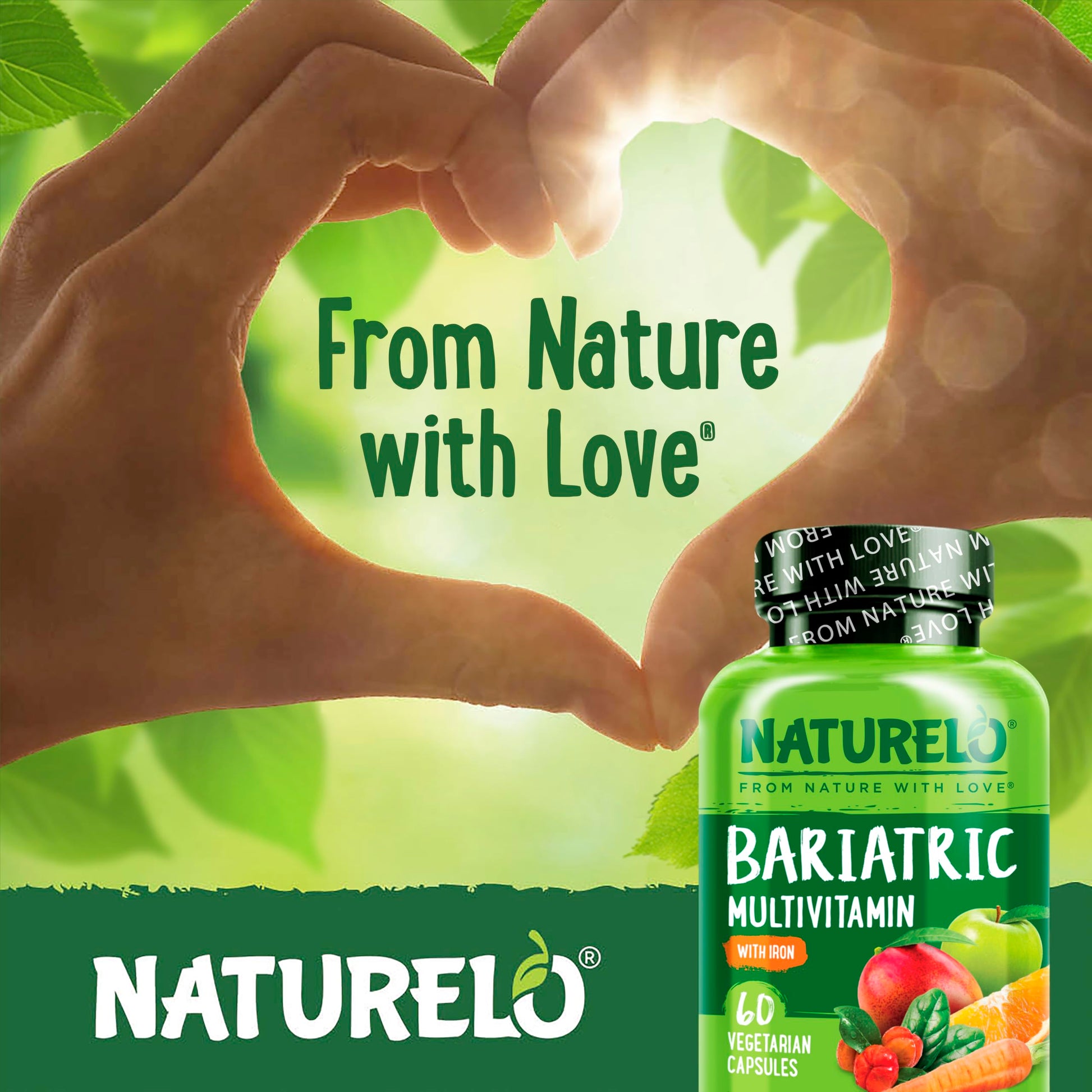 Corazón hecho con manos sobre botella de NATURELO