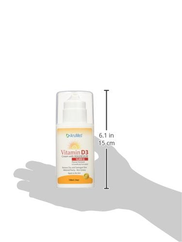 Crema ANUMED vitamina d3 10,000 UI en mano