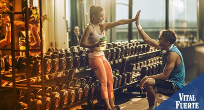 Deportistas usando Vital Fuerte H3 en el gimnasio