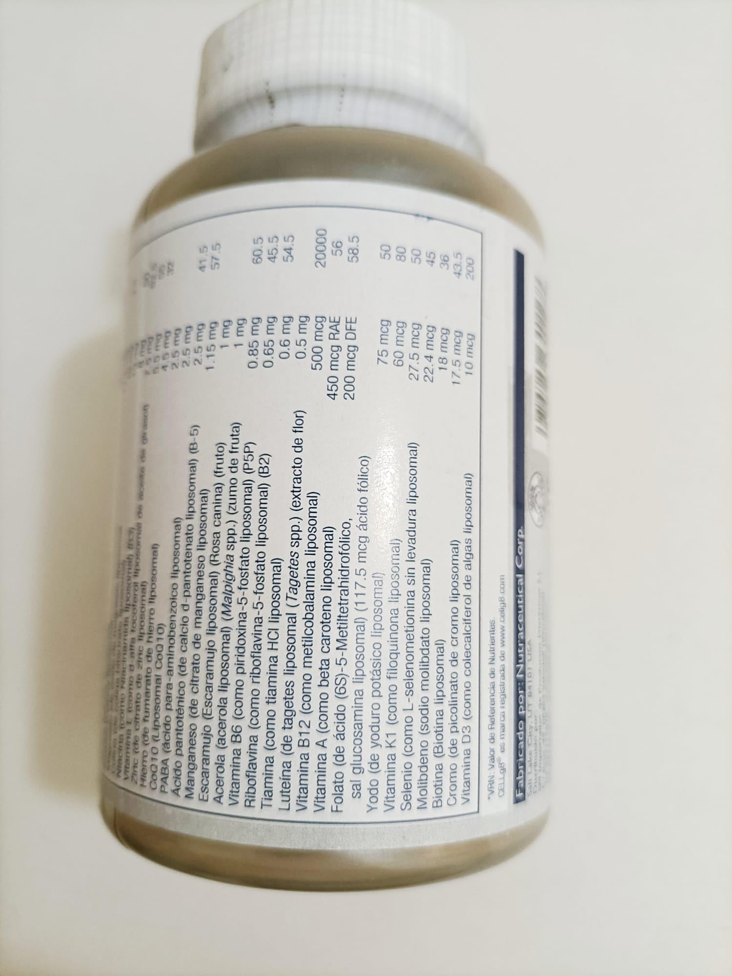 Detalle de cápsulas vegetales del multivitamínico SOLARAY