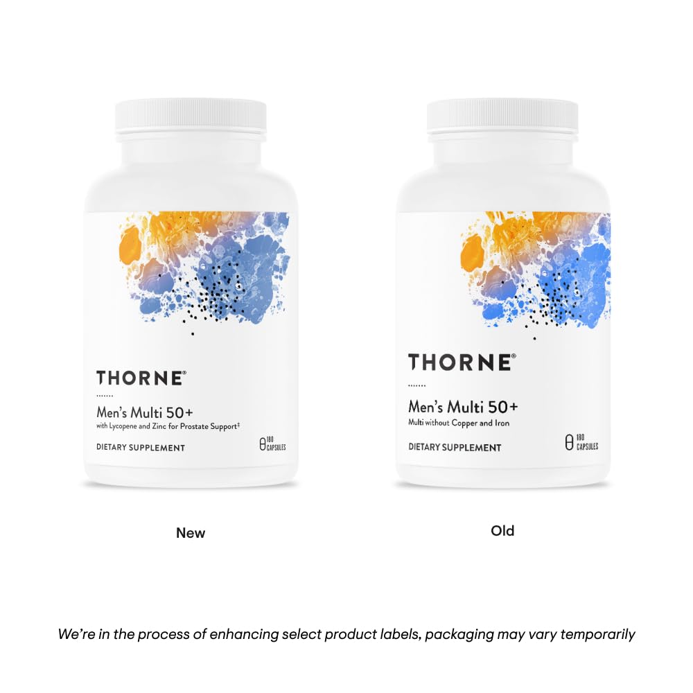 Comparación del diseño antiguo y nuevo de la botella THORNE multivitamínica para hombres 50+.