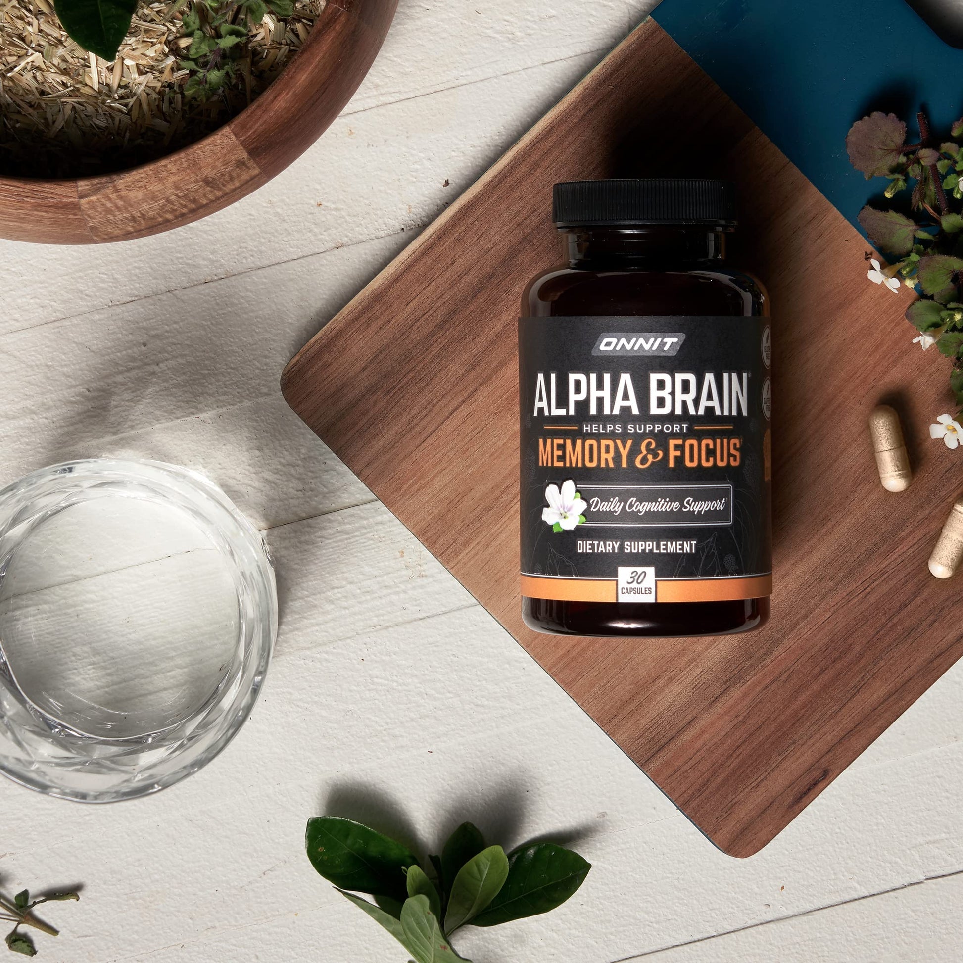 Envase y cápsulas ONNIT Alpha Brain nootrópico para cognición