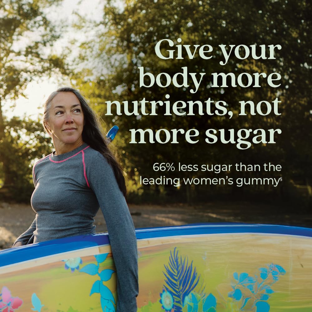 Mujer activa disfrutando de un estilo de vida saludable gracias a las gomitas New Chapter