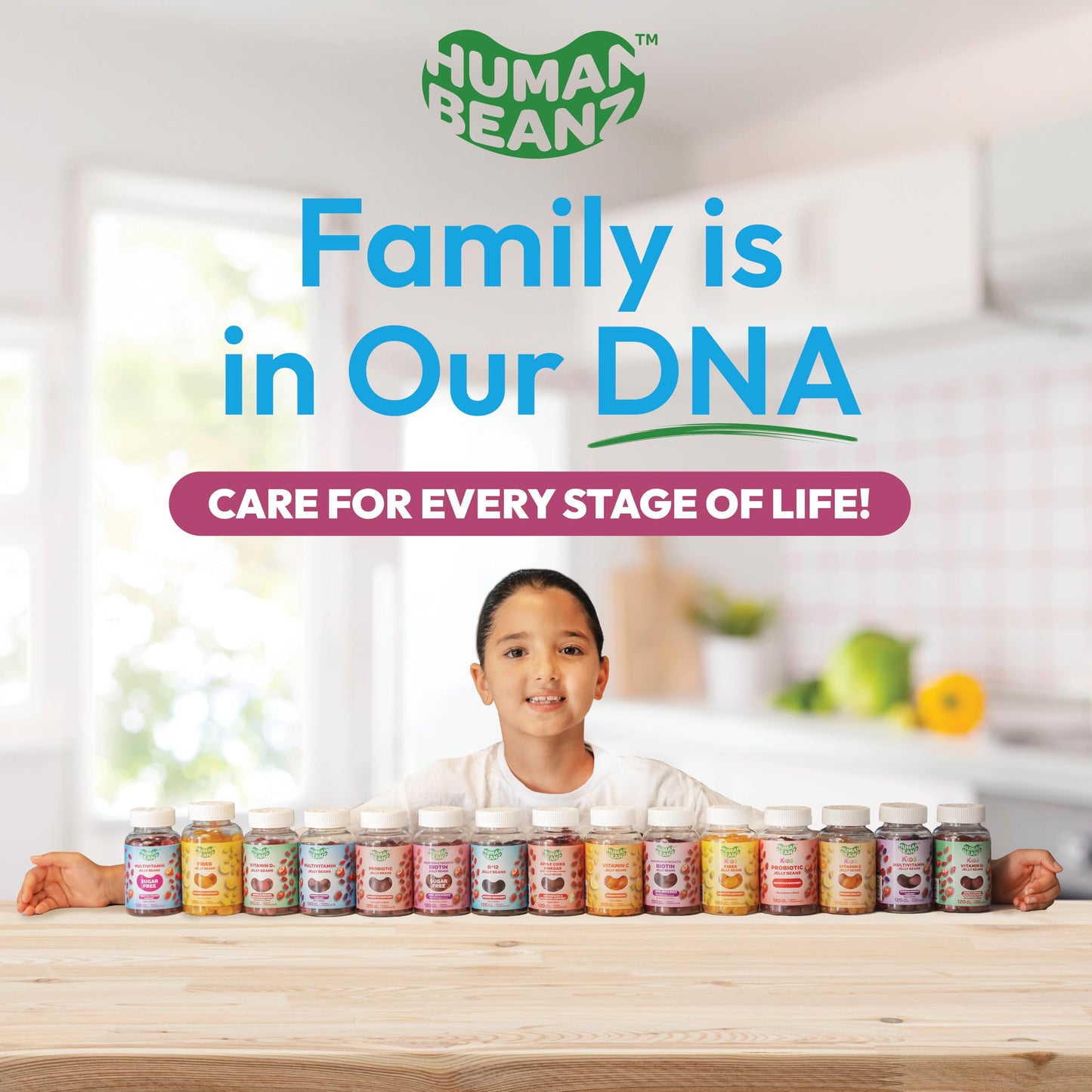 Familia disfrutando gominolas de vitaminas para niños