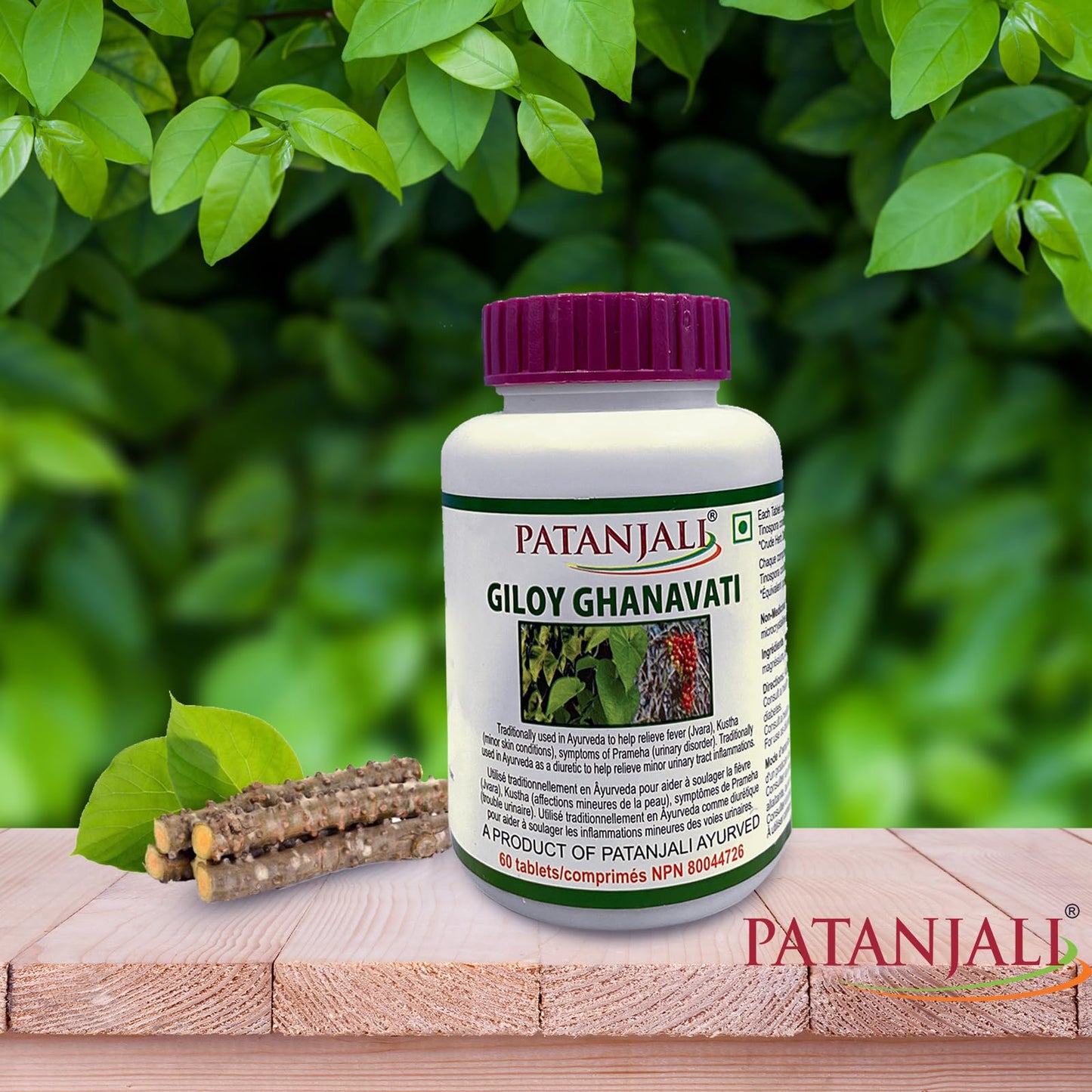 Frasco Giloy Ghanvati Patanjali con hojas decorativas