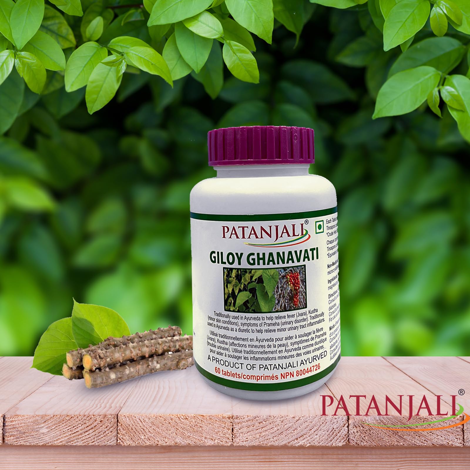 Frasco Giloy Ghanvati Patanjali con hojas decorativas