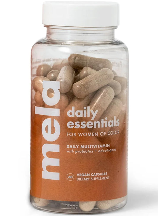 Frasco de multivitaminas Mela Daily Essentials para mujeres melanadas.