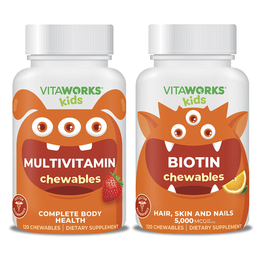 Frascos de multivitaminas y biotina para niños