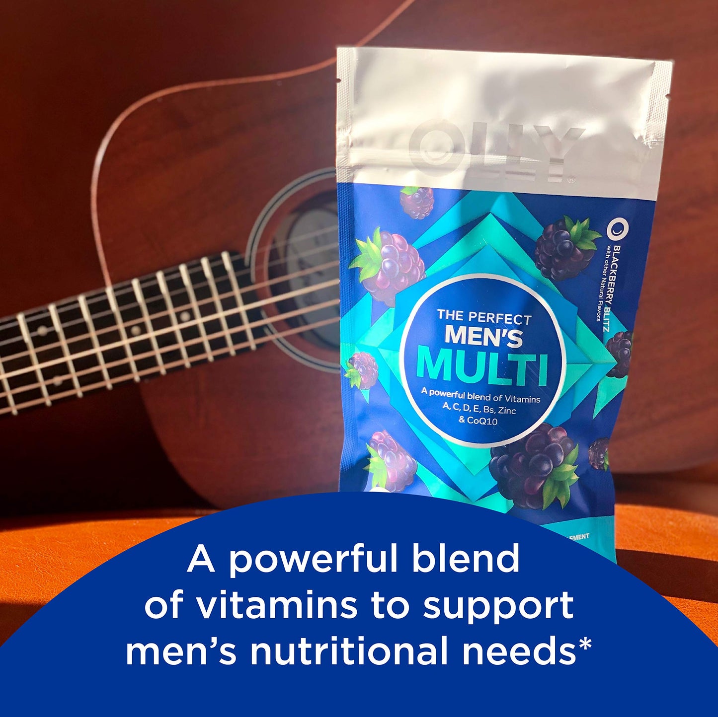 Gominolas multivitamínicas OLLY para hombres junto a una guitarra