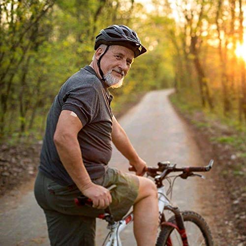 Hombre en bicicleta usando un parche Multi Plus