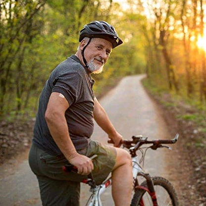 Hombre en bicicleta usando un parche Multi Plus