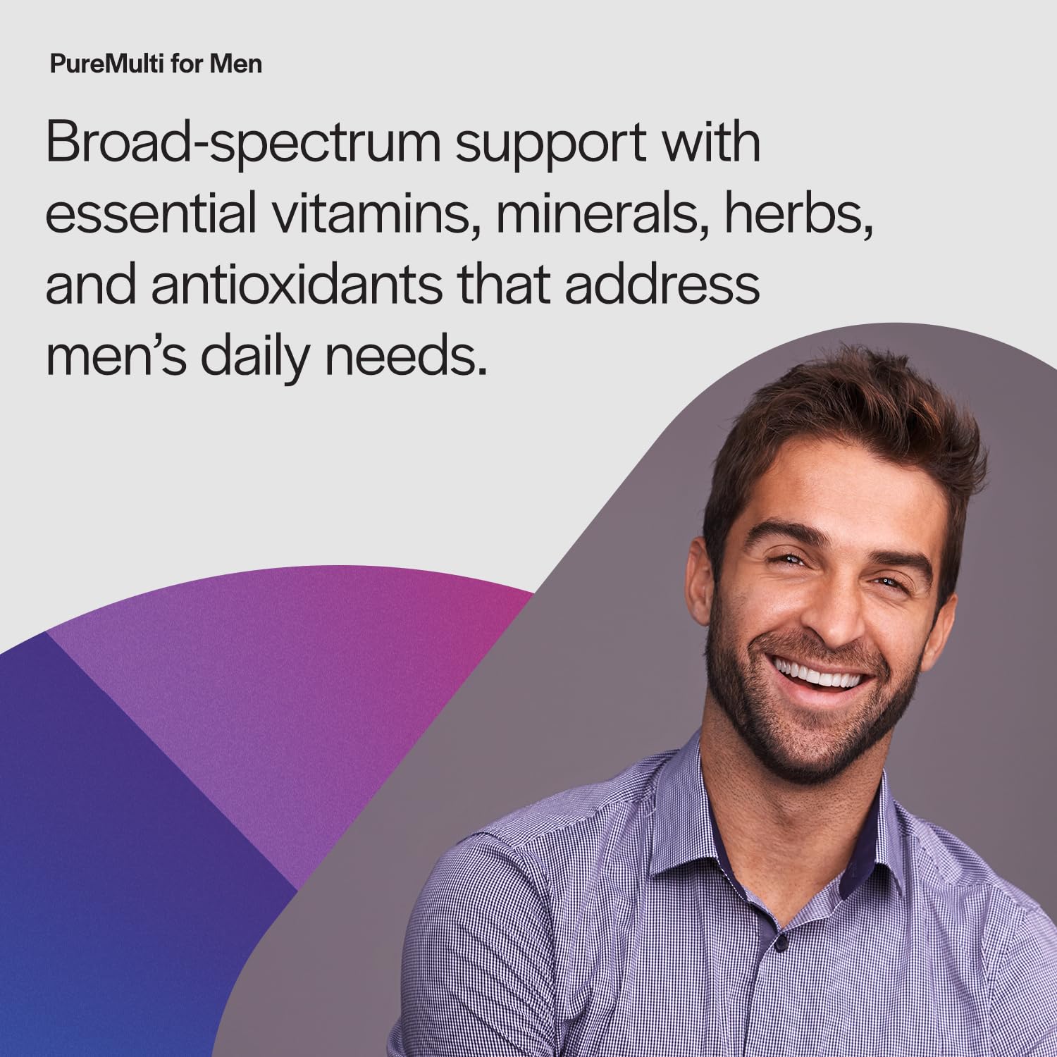 Hombre feliz tomando vitaminas PureFormulas PureMulti para hombres.