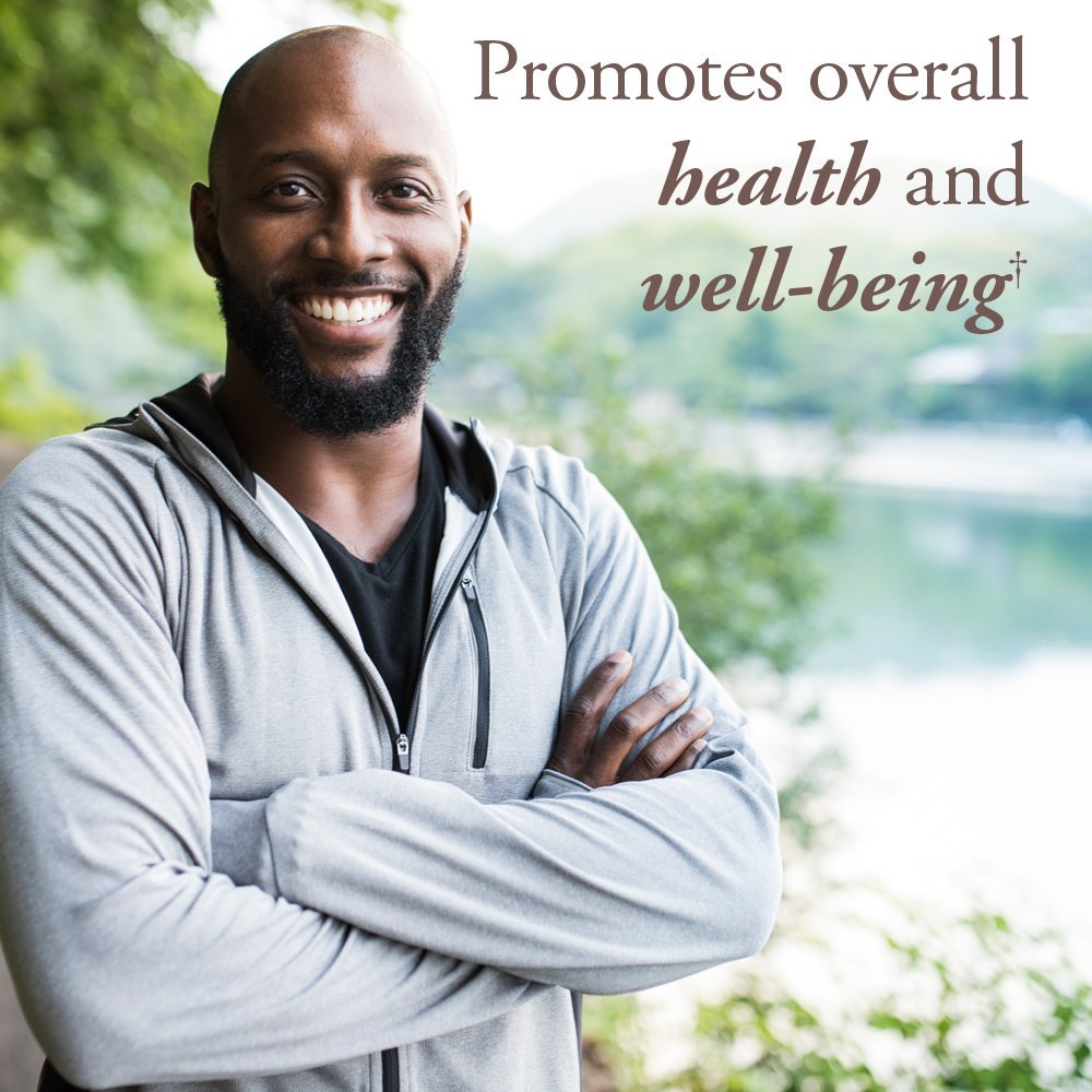 Hombre sonriendo promoviendo salud y bienestar