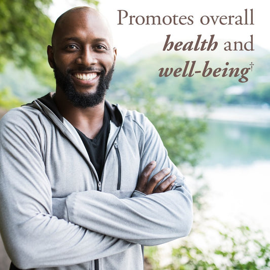 Hombre sonriendo promoviendo salud y bienestar