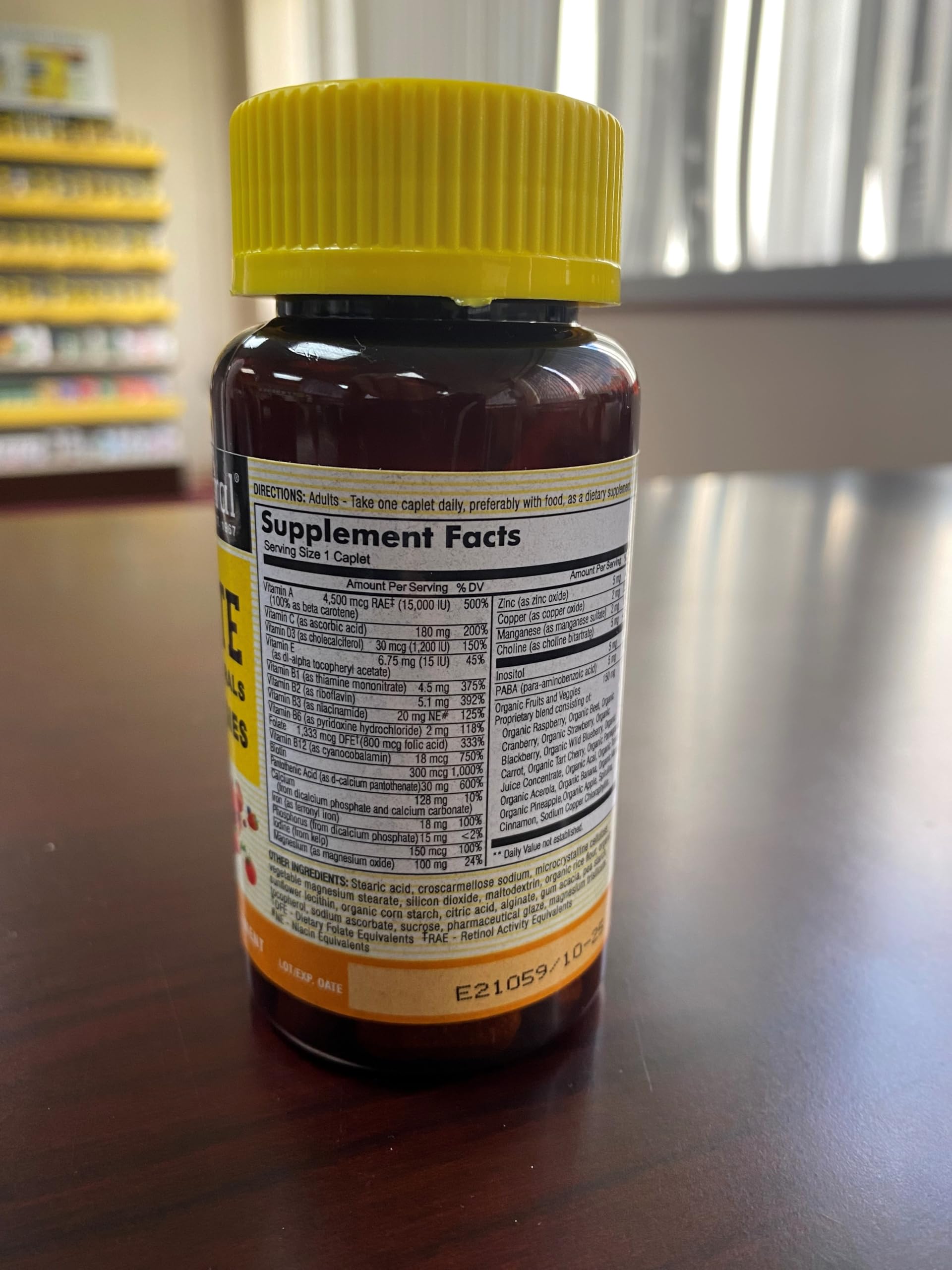 Botella de Megavite con información nutricional
