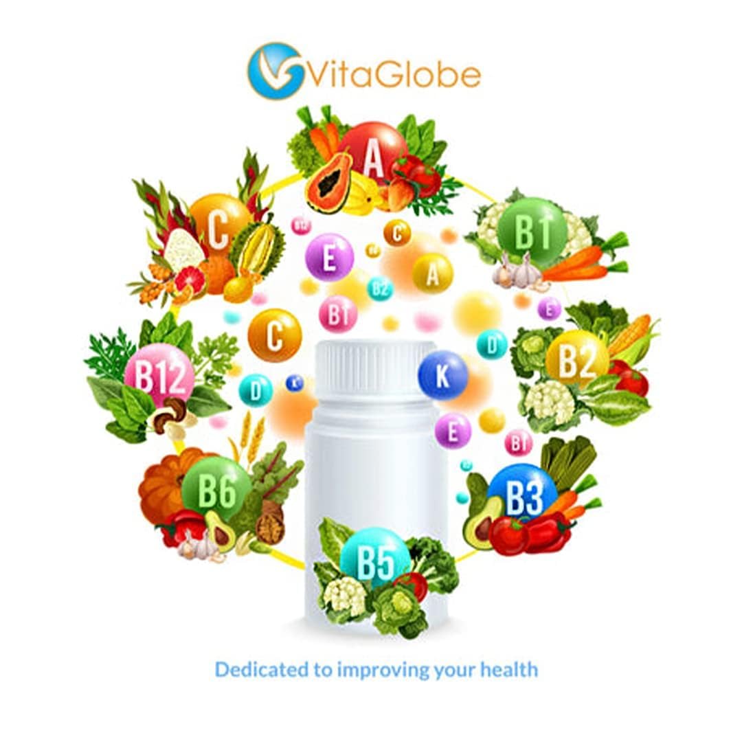 Botella VITA GLOBE con ingredientes naturales: frutas y verduras.