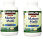 Botellas de Kirkland Signature Adult 50+ multivitaminas en conjunto.