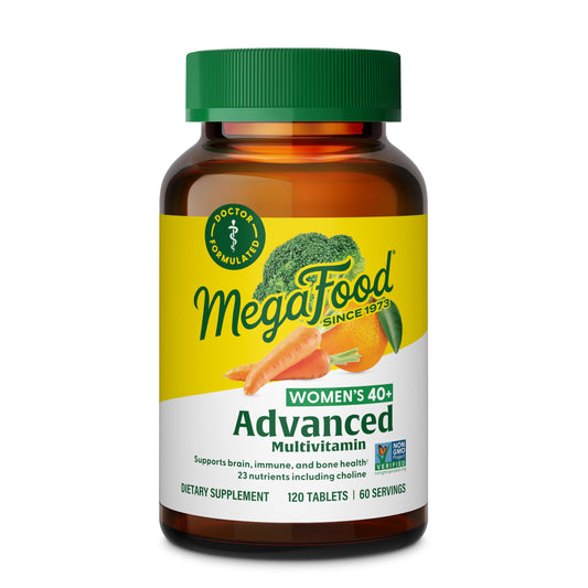 Envase de MegaFood multivitamínico para mujeres mayores de 40 años.