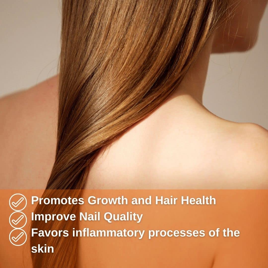 Modelo frotando cabello PHARMATECH Biotina suplementos