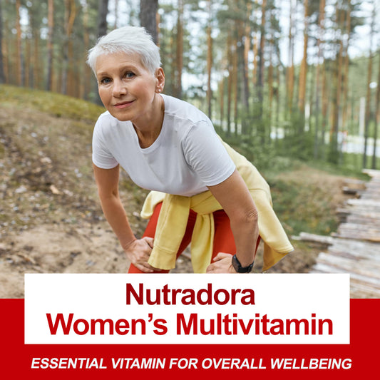 Mujer activa al aire libre, promoviendo multivitaminas.