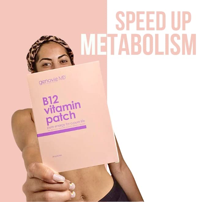 Mujer usando parches B12 para energía pura