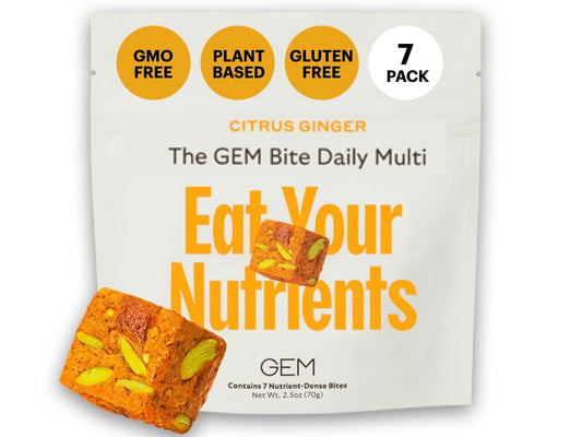 Paquete de multivitaminas diarias GEM en fondo blanco