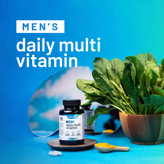 Multivitaminas para hombres con suplementos naturales fondo azul