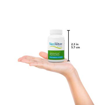 NeoVitin vitamínico en mano con medidas