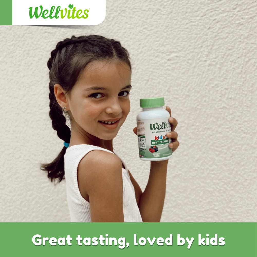 Niña disfrutando gomitas multivitamínicas Wellvites.